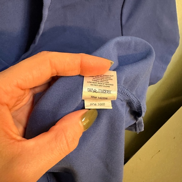 Figs scrub top - Picture 2 of 2